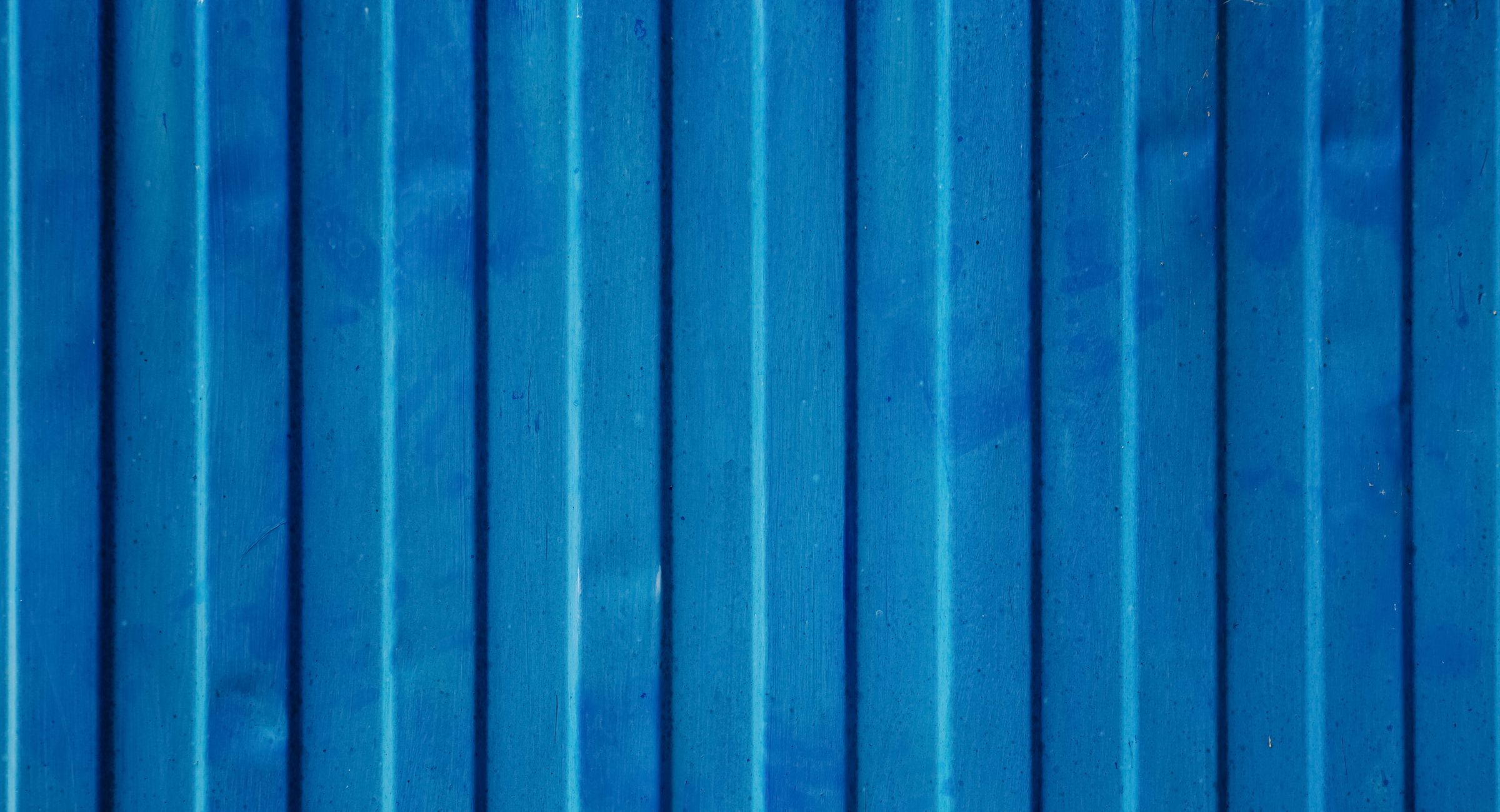 cropped-blue-cargo-ship-container-texture-P74LYHB.jpg